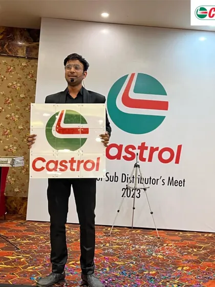 The magical production of the Castrol logo, a powerful moment of brand integration.
