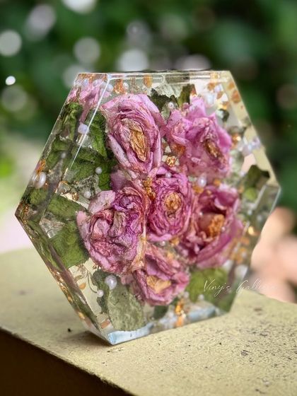 Vinys Galleria - Custom Resin Home Decor Resin Clocks, Lamps & Blocks photo 4