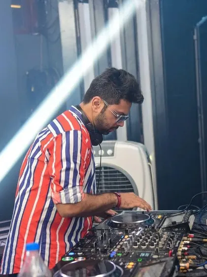 When we went with the flow at FLO Church Street. A shot of me focused on the decks during a packed Sunday night.