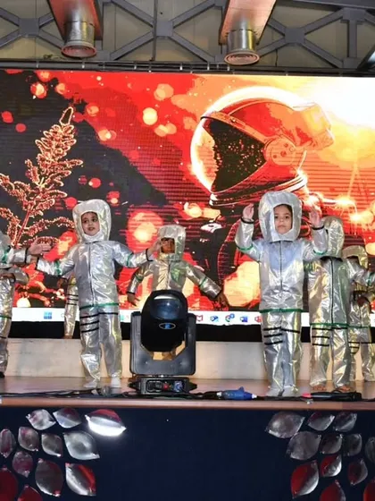 Our cultural extravaganzas, like 'éclat 2025', are a testament to our students' boundless creativity. This performance, featuring students as astronauts, showcases the grand scale and imaginative spirit of our school events, where learning and celebration go hand in hand.