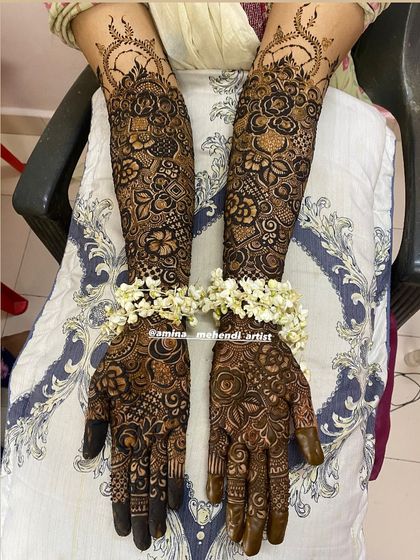 A beautiful design featuring floral jewelry that complements the henna. I can create designs that work perfectly with your wedding accessories.