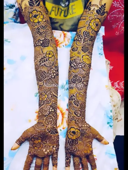 Fiza's bridal mehndi, a beautiful floral design that extends up to the elbows, perfect for her wedding celebrations.