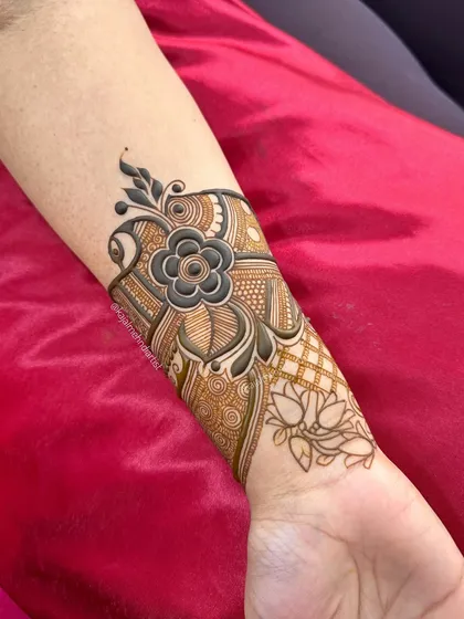 A view of the backhand design for the engagement, featuring a large floral motif.