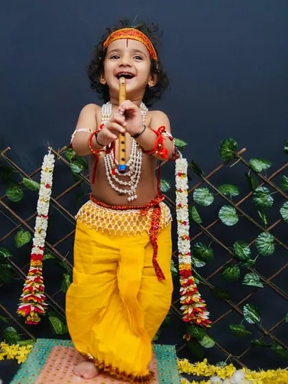 Standing tall with his flute, this little Krishna is ready for his close-up. I trust moms to know what themes will work best for their children, and it always leads to amazing results.