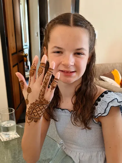 This pretty girl from the UK was so pleased with her intricate back-hand design.