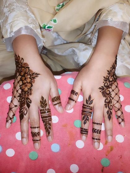 Hajira Mehendi Artist - Mehndi Art Classes & Workshops Festive & Party Henna photo 25