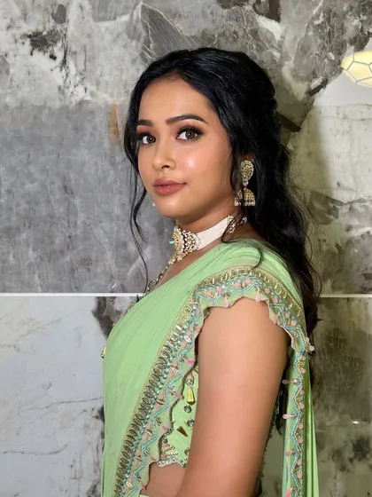 A lovely portrait of this bridesmaid. Her makeup is soft and shimmering, perfect for a daytime wedding event like a Mehendi.