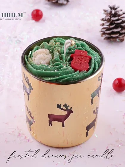 Another reindeer-themed 'Frosted Dreams' jar candle.