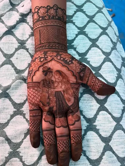 The finished couple portrait, rich with detail and emotion. This is a perfect example of how I can turn a simple palm design into a cherished memory of your wedding day.