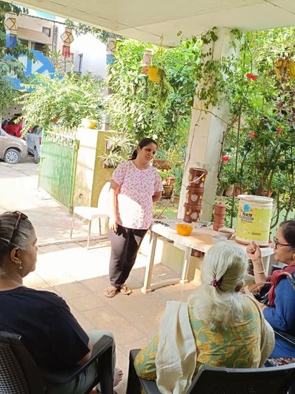 A moment of engagement during a workshop. We find that sharing stories and experiences among participants is a powerful way to build a supportive composting community.