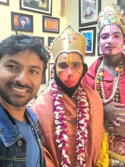 Another photo with the wonderful artists who visited my studio. Their devotion to their craft is inspiring, and it was a blessing to have them in my creative space.