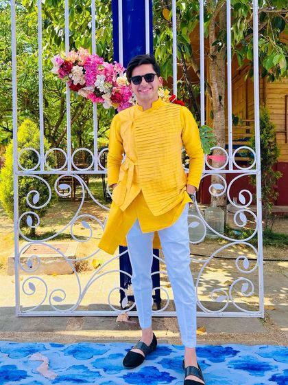 The groom's side, the 'ladkewaale', bringing their full energy to the Haldi ceremony with a spontaneous dance performance.