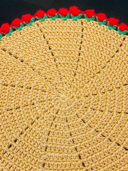 Another look at the yellow and red tulip doily.