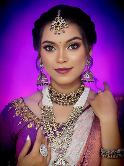 This set of photos shows a muhurtham look created with our purple Victorian jewellery. It demonstrates how non-traditional colours can also look stunning with bridal wear.
