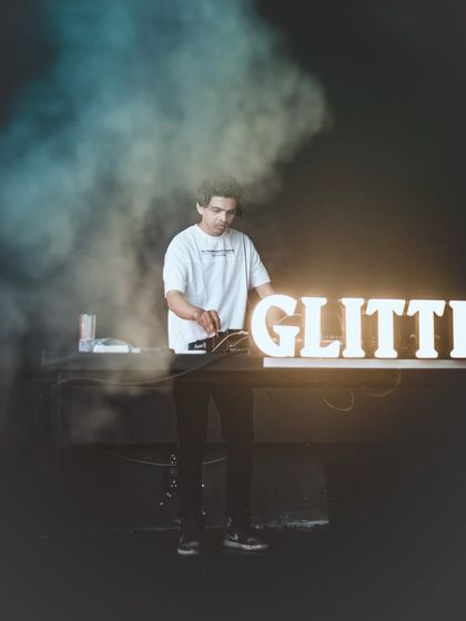 The Vibe: On The Decks & On The Floor photo 44