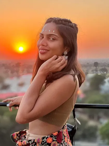 I love this shot from the Magnetic Fields festival. The simple, elegant bindi-style face gems catch the sunset perfectly, creating a beautiful and ethereal festival look.