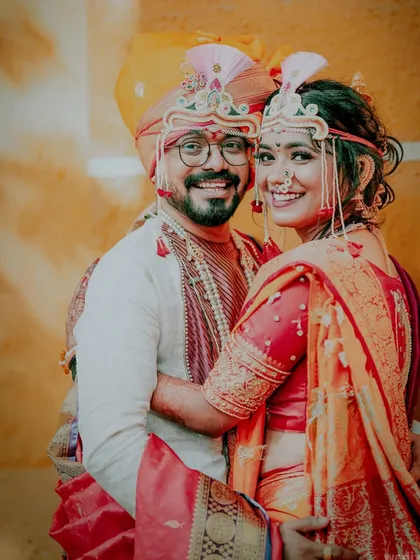 A classic portrait of a smiling Maharashtrian couple in their wedding attire. Their happiness and traditional outfits make for a timeless photograph.
