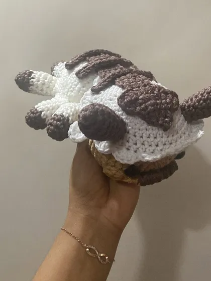 A final look at the Appa plushie. He is made from soft, durable yarn, perfect for cuddling during an Avatar marathon.