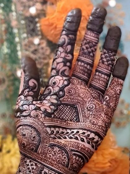 Mehndi Designer - Mehndi Artistry Services A Closer Look: Intricate Details photo 5