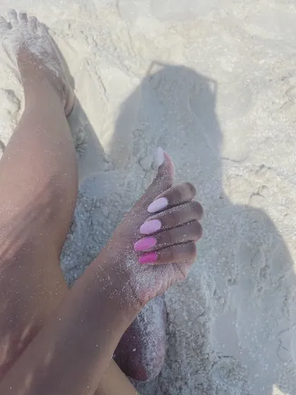 Beach-ready nails featuring a gradient of pink shades. This design is perfect for a vacation.