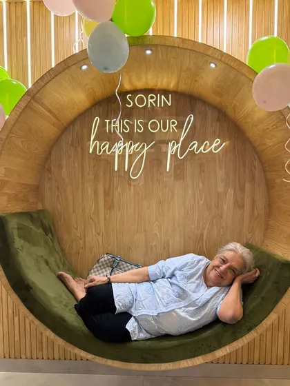Relaxing amidst the festive balloons. I love creating a celebratory and joyful atmosphere for my guests, no matter the occasion.