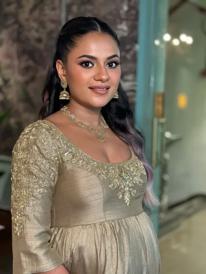 It was so special to do the makeup for this gorgeous mommy-to-be. For her baby shower, we went with a soft glam look, focusing on a flawless base and defined eyes to celebrate her beautiful pregnancy glow.