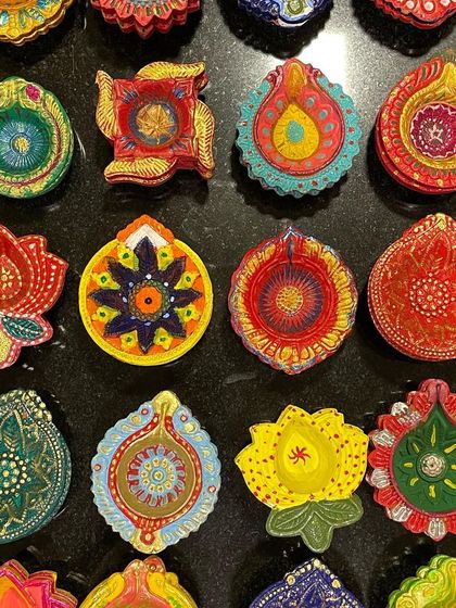 More of the beautiful, colorful diyas sourced from my NGO partner. Choosing my gift boxes means you are supporting local artisans and celebrating in an eco-friendly way.