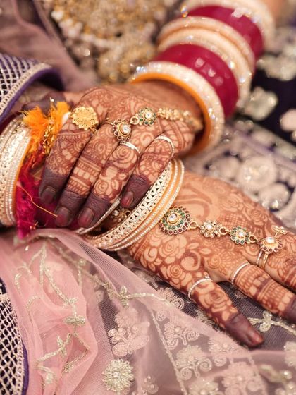 Another angle showing the gorgeous, dark henna stain. I always aim for this level of richness to make sure your bridal mehndi is absolutely perfect for your big day.