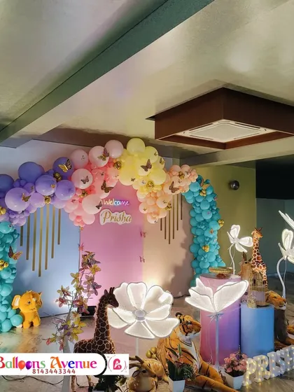 A side view of the grand butterfly jungle arch, showing the depth and scale of the balloon work.