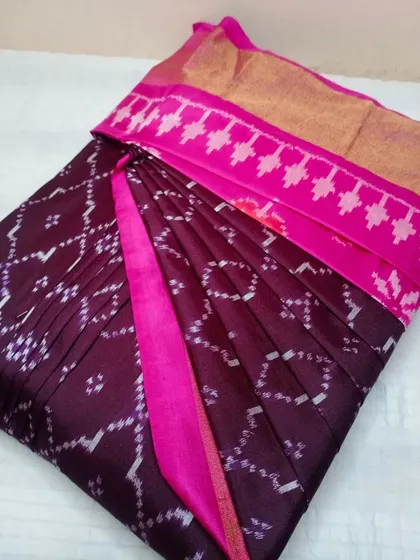 A beautiful Pochampally silk saree in magenta and pink.