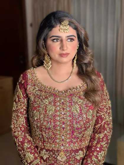 My gorgeous client Mariam, ready for her event. I created a signature #NOFILTERMAKEUP look with a focus on a flawless base and warm, bronzy tones.