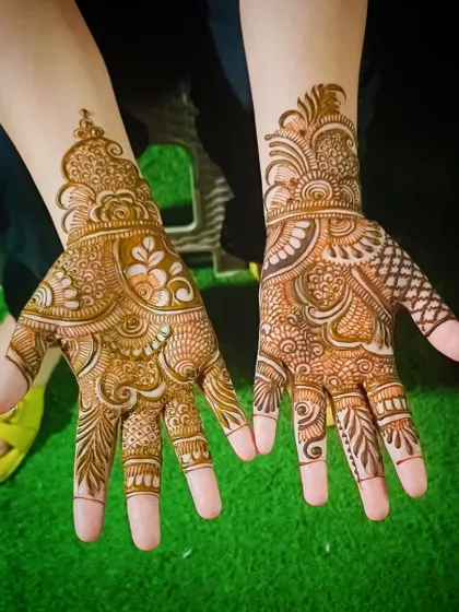 A beautiful Indian mehandi design with a mix of floral and paisley motifs, perfect for any celebration.