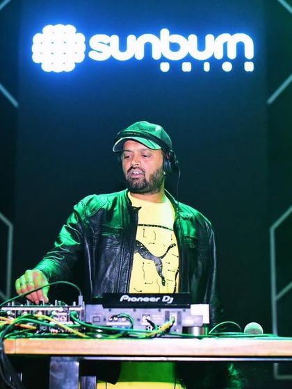 The feeling of being on stage, doing what I love, is indescribable. This is pure happiness.