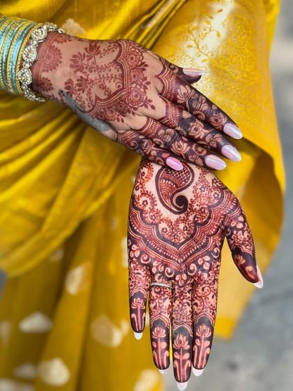 A different angle highlighting the stunning contrast and the beauty of the developed henna stain.