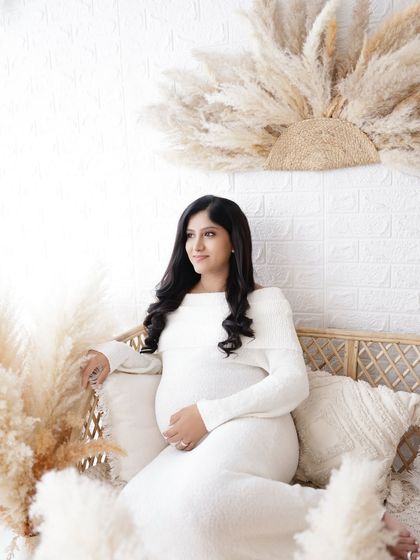 Solo Radiance: Portraits of the Mother-to-Be photo 215