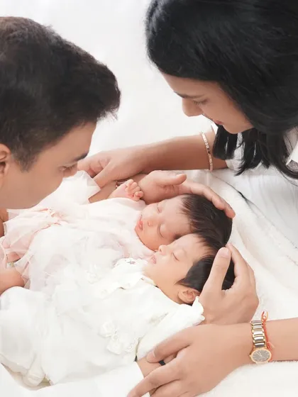 There is nothing more special than welcoming twins. I specialize in newborn twin photography, carefully posing them together to highlight their incredible bond from the very first days.