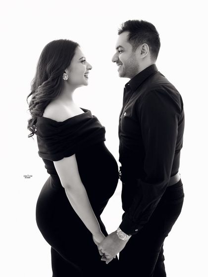 A black and white version of the classic holding-hands pose. It feels so timeless and romantic.