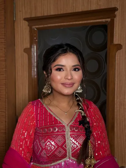Who needs filters when the glam is this soft? A beautiful pink-toned look with a messy braid for a fresh and youthful vibe, perfect for a daytime wedding event or party.