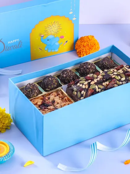 This sugar-free Diwali hamper is for the health-conscious! It features our delicious wheat jaggery teacake and sugar-free nutty delights, so no one misses out on the celebration.