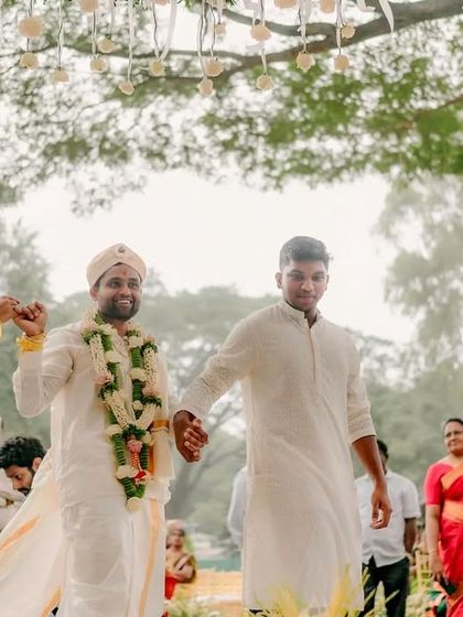 The just-married strut is a whole mood. We plan the entire flow, from the grand entry to the triumphant exit, ensuring every moment is picture-perfect and full of hype from your family.