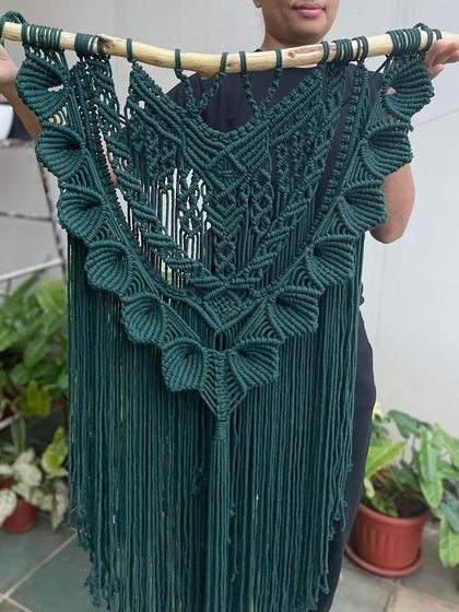 Another view of the 'Heer' tapestry. You can really see the scale of it here. It's a piece that takes many hours of work, but the result is so worth it.