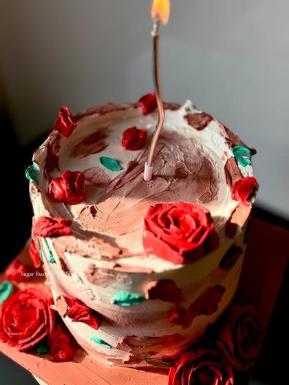 Elegant Floral & Minimalist Cakes photo 33