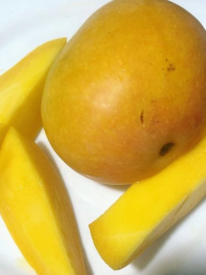 The Alphonso mango is truly the king of fruits. Its creamy, juicy pulp is not only delicious but also helps in boosting immunity, improving digestive health, and promoting smoother skin. Enjoy it while it's in season.