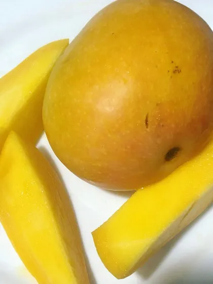 The Alphonso mango is rightly called the king of fruits. Beyond its incredible taste, it is packed with nutrients that boost immunity, aid digestion, and promote smoother skin. Enjoying seasonal fruits like this is one of life's simple pleasures.