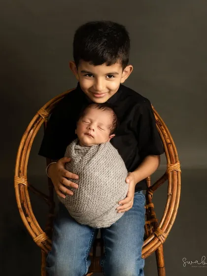 Welcoming a new baby is a special time for the whole family. I love including older siblings in my sessions to capture the beginning of their lifelong bond, creating a precious memory for everyone.