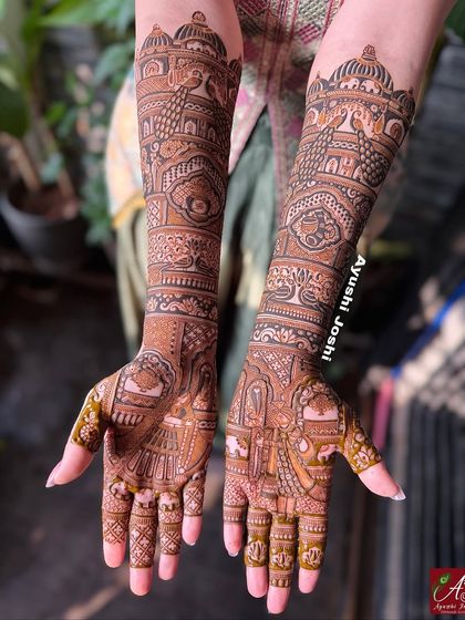 A slightly different perspective of the Varmala mehendi, highlighting the delicate patterns and shading.