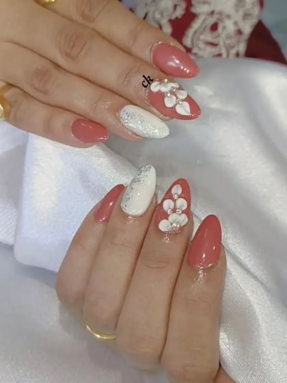 A lovely combination of coral and white glitter polish, with a 3D flower accent.