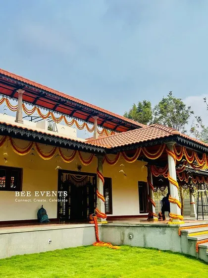 A full view of the decorated farmhouse, capturing the beautiful harmony between the traditional architecture and our classic floral decorations.