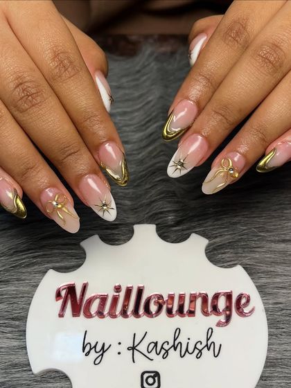 A unique design with gold chrome accents. This set features 3D gold bows, starburst charms, and chrome outlines on a sheer base.