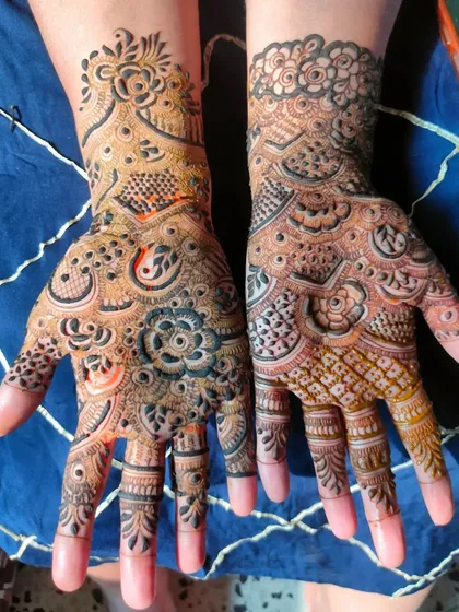 A stunning and intricate design with a mix of dark and light shading. This style uses negative space to make the floral and paisley patterns really stand out.